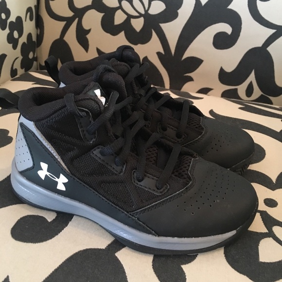 boys size 13 basketball shoes